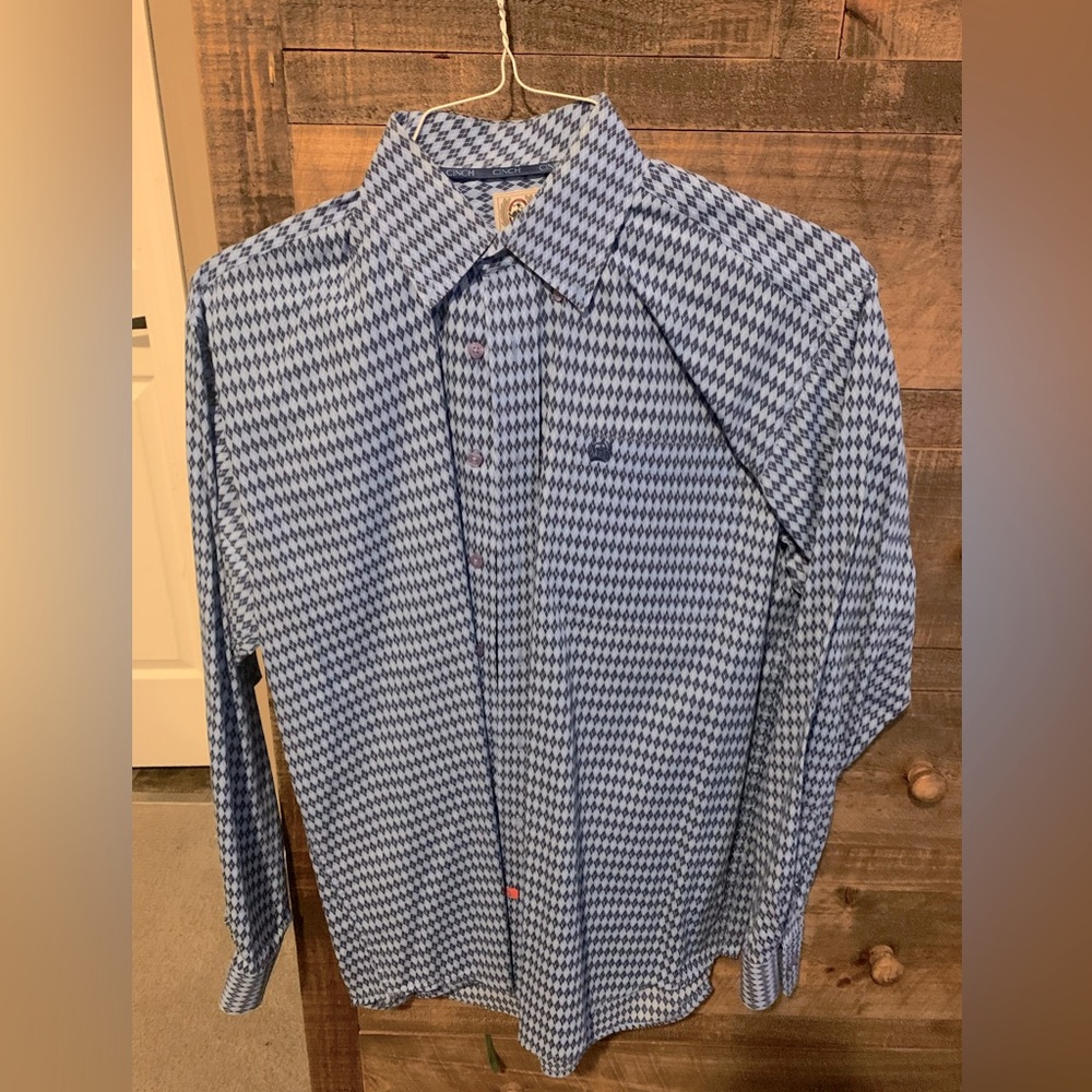 Cinch Men’s button up shirt. Size Medium. Excellent condition!